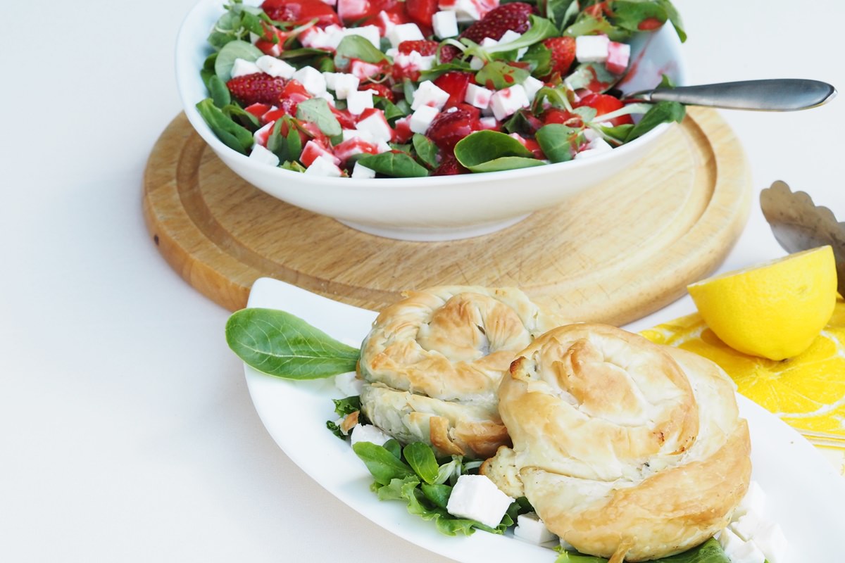Welche Schnecken Fressen Salat Sommersalat mit Erdbeer-Vinaigrette und MEGGLE Ofen Schnecke