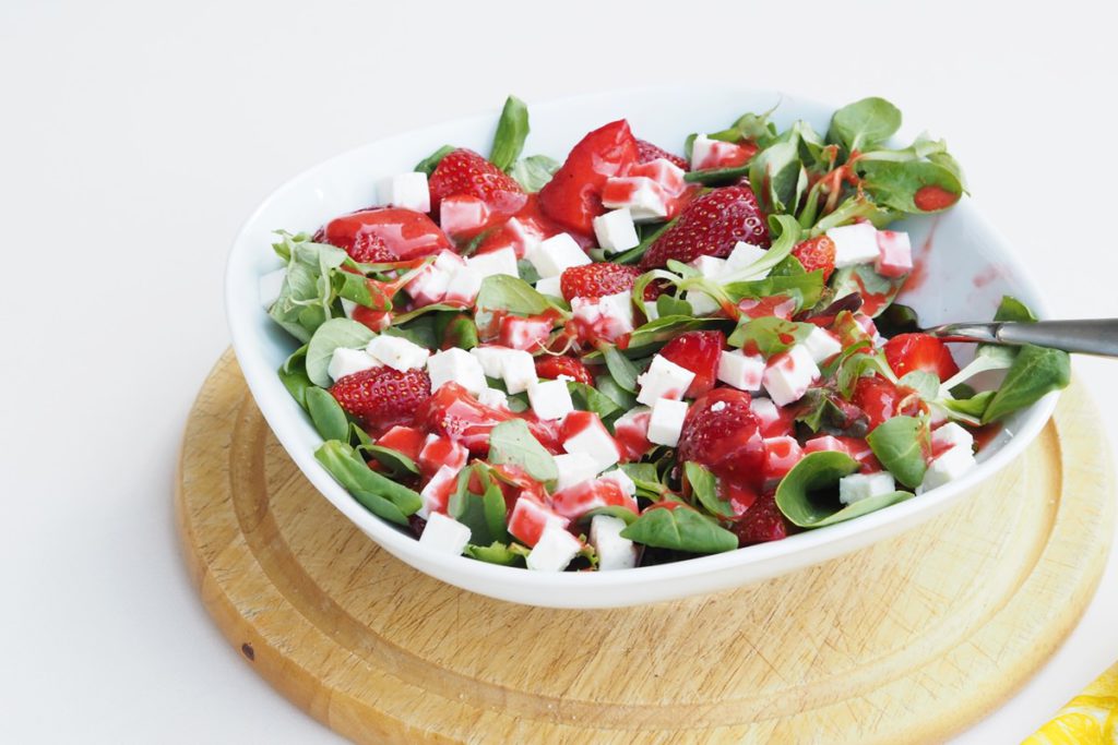 Welche Schnecken Fressen Salat Sommersalat mit Erdbeer-Vinaigrette und MEGGLE Ofen Schnecke