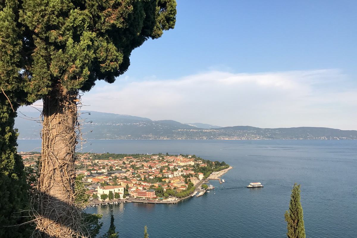 Ausblick toscolano maderno gardasee LTUR last minute sommerurlau
