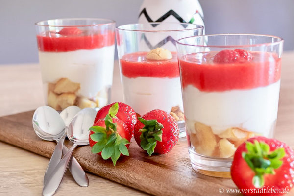 Erdbeerdessert im Glas Titelbild schnelles Erdbeerdessert im Glas Rezept