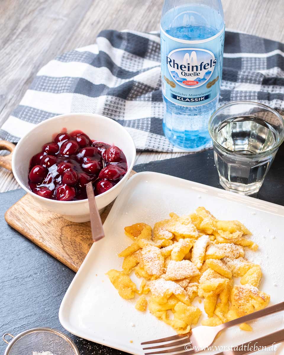 kaiserschmarrn mit heissen kirschen rezept mit rheinfels quelle