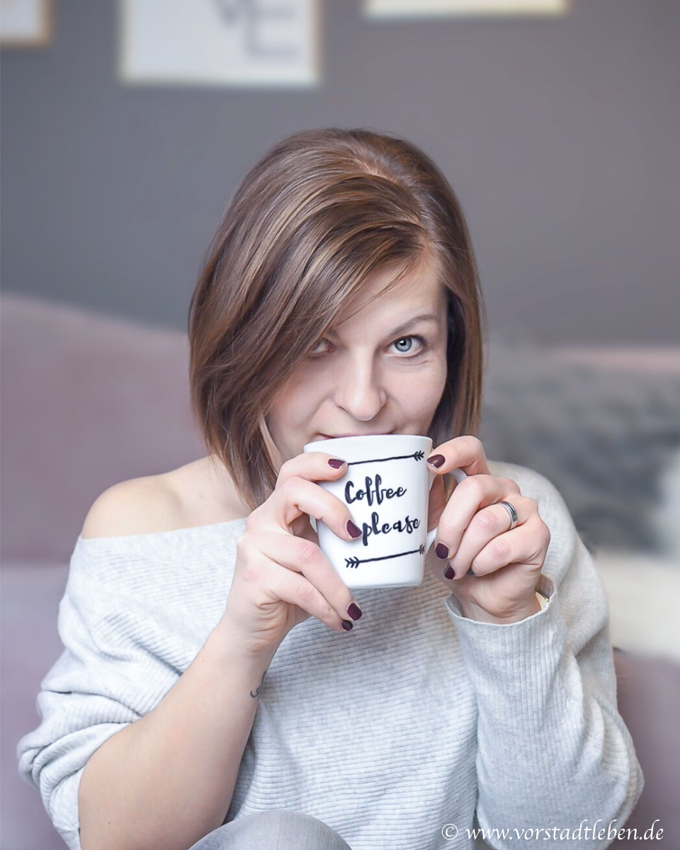 Vorstadleben Moni Coffee please Tasse Lettering