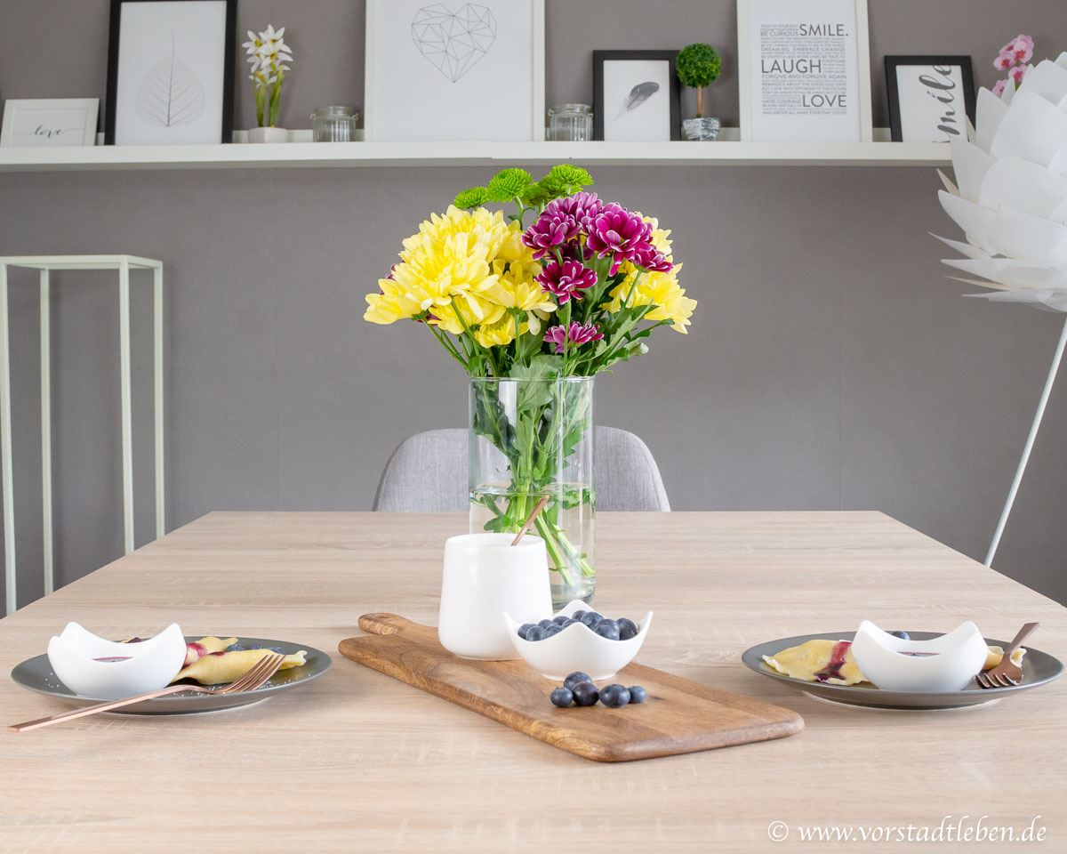 Esstisch essen deko blumen